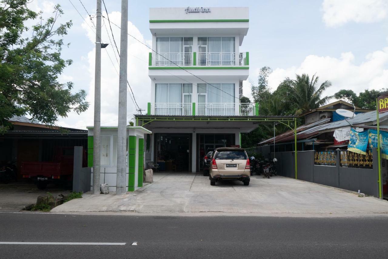 Audi Inn Hotel Tanjung Pandan Exterior photo